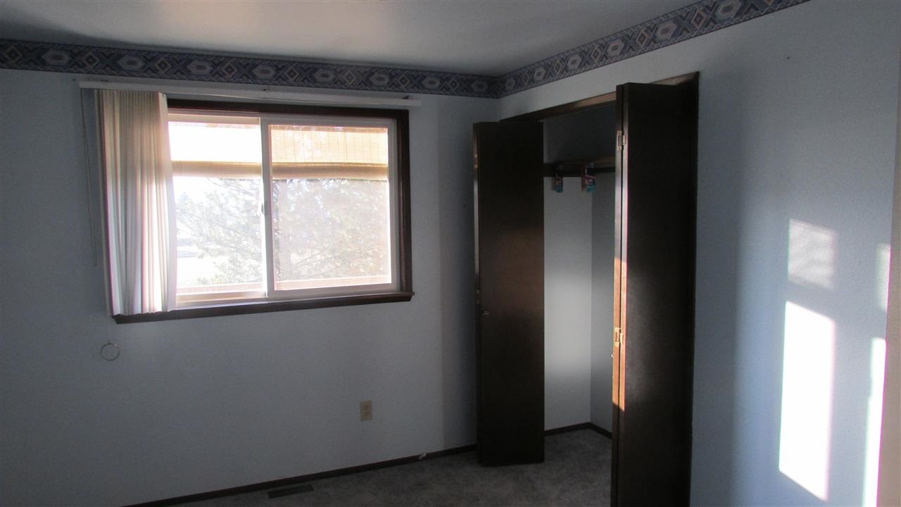 325 Airport Way - Photo 7