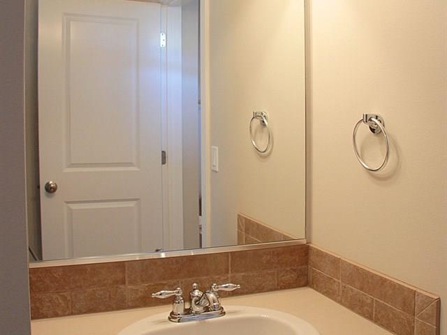 1760 N Holl Blvd - Photo 8