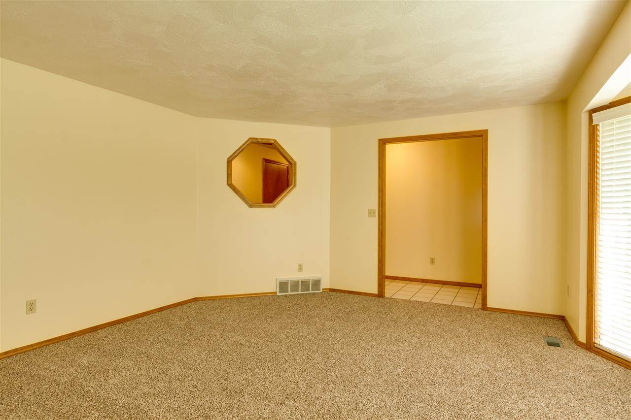 5802 W Lonewolf Ave - Photo 6