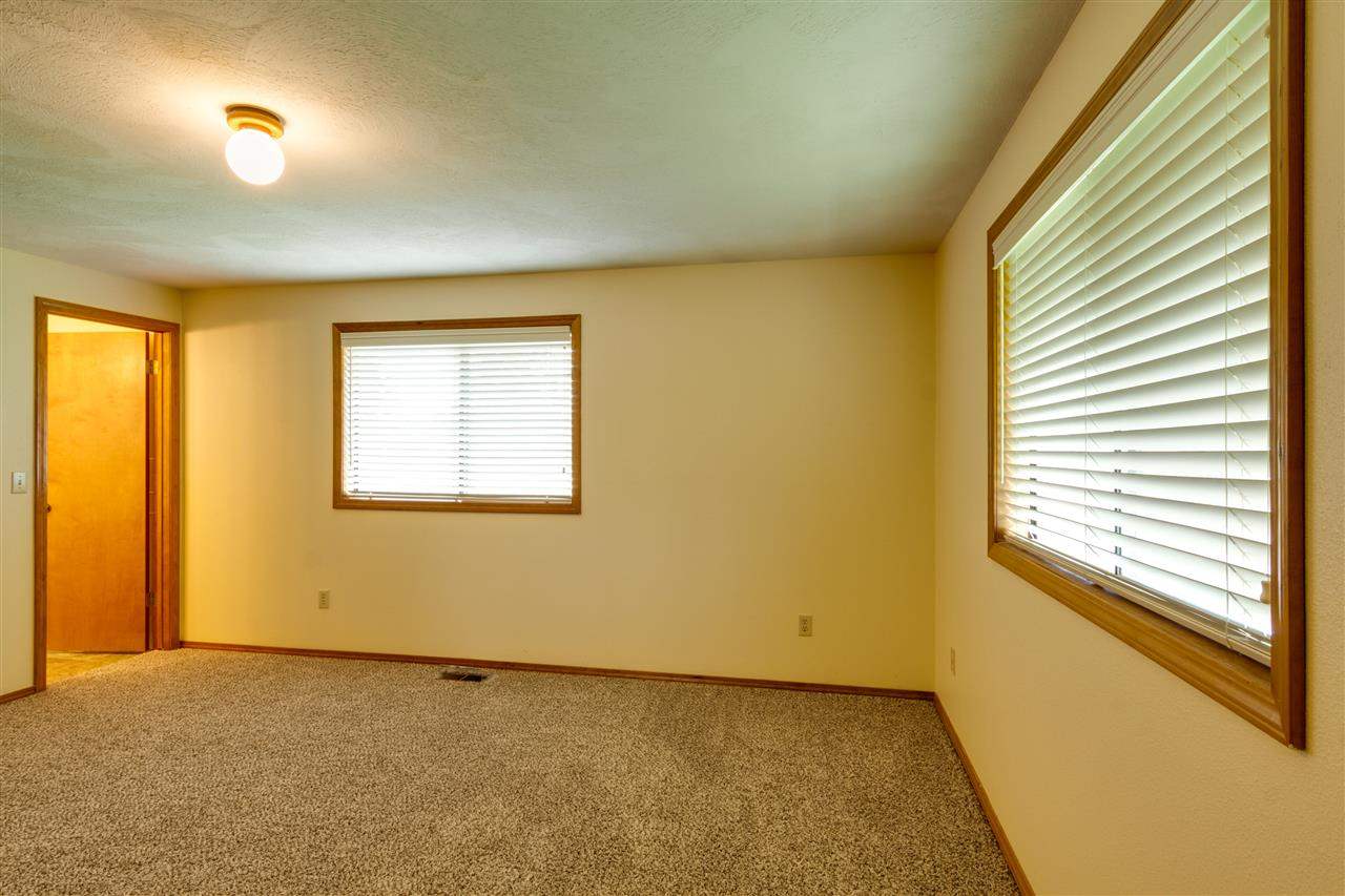 5802 W Lonewolf Ave - Photo 8