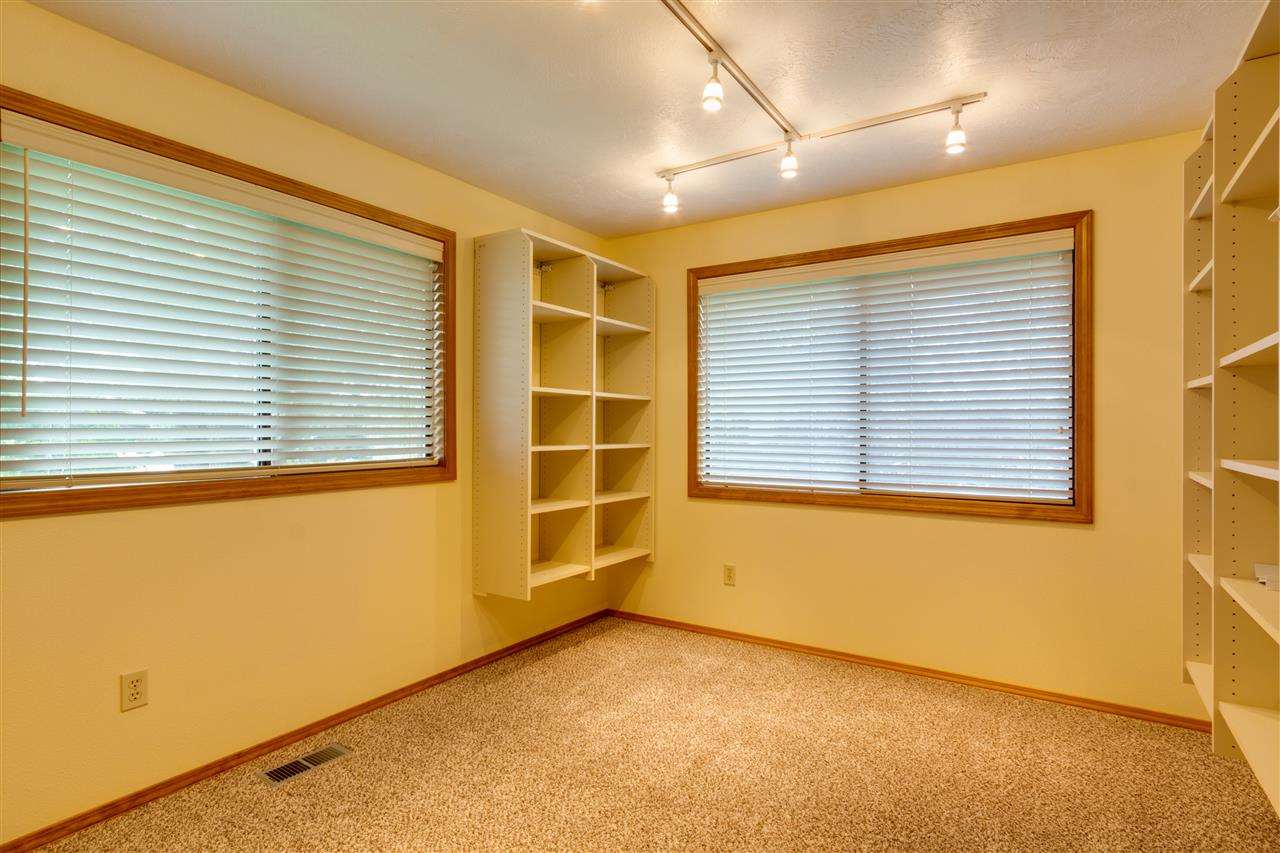 5802 W Lonewolf Ave - Photo 10