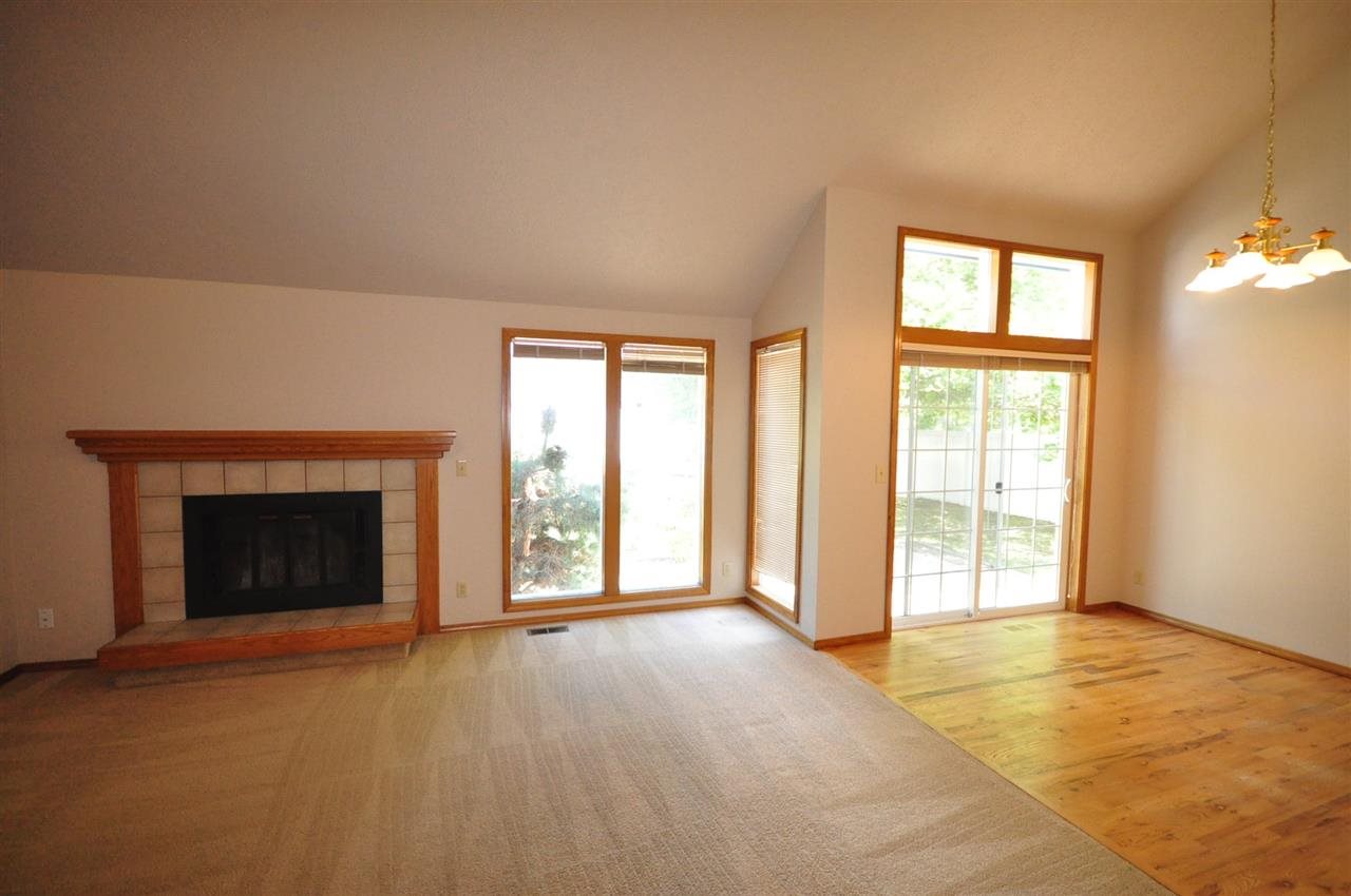 12008 E 34TH Ave - Photo 3
