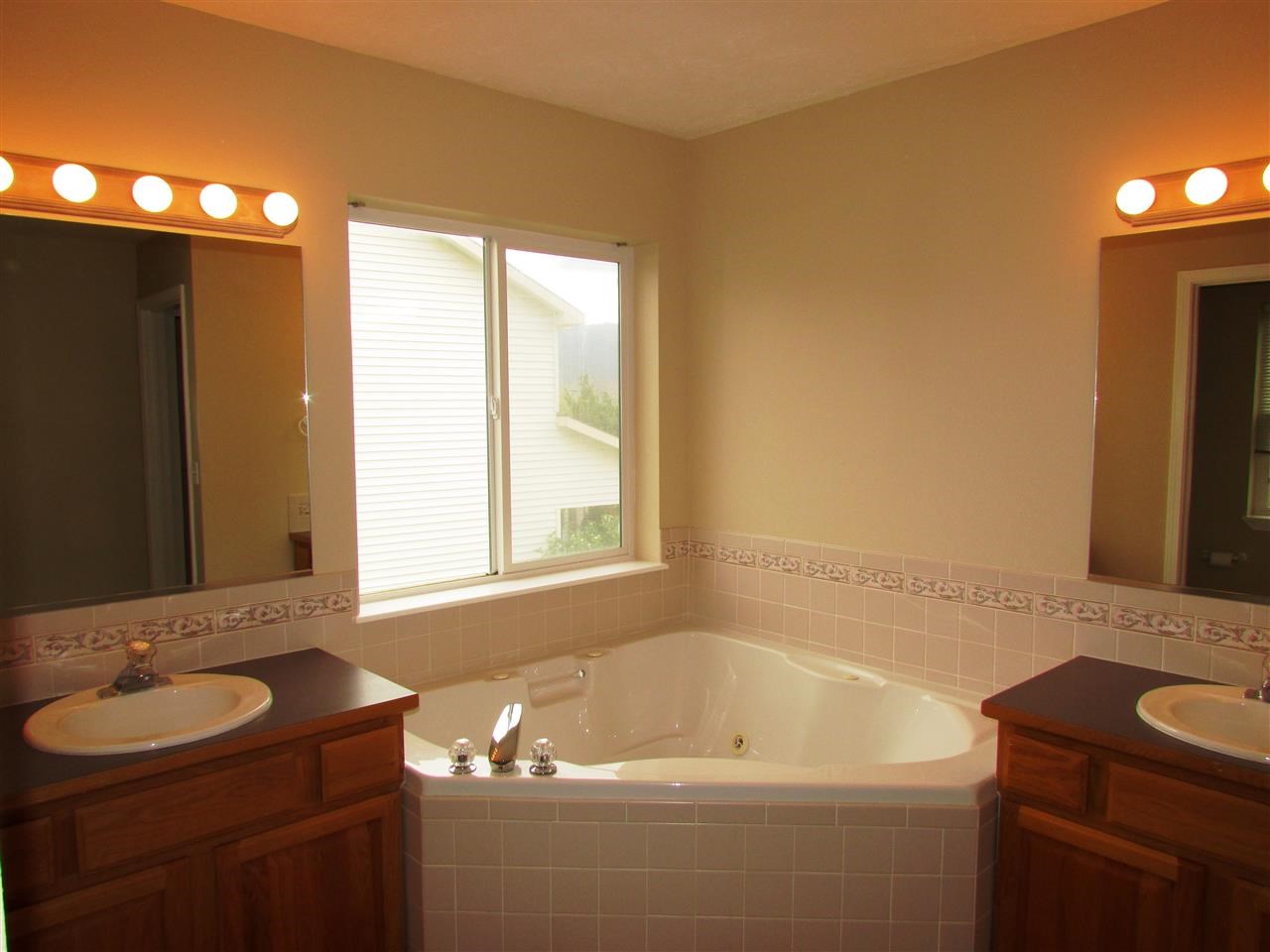 23033 E Broadway Ave - Photo 15