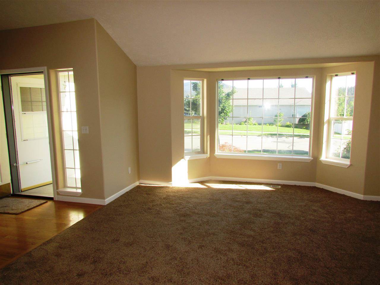 23033 E Broadway Ave - Photo 4