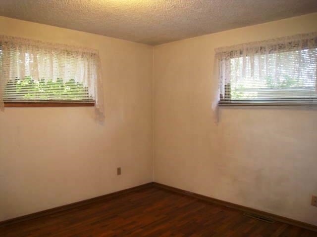 8621 E Knox Ave - Photo 12