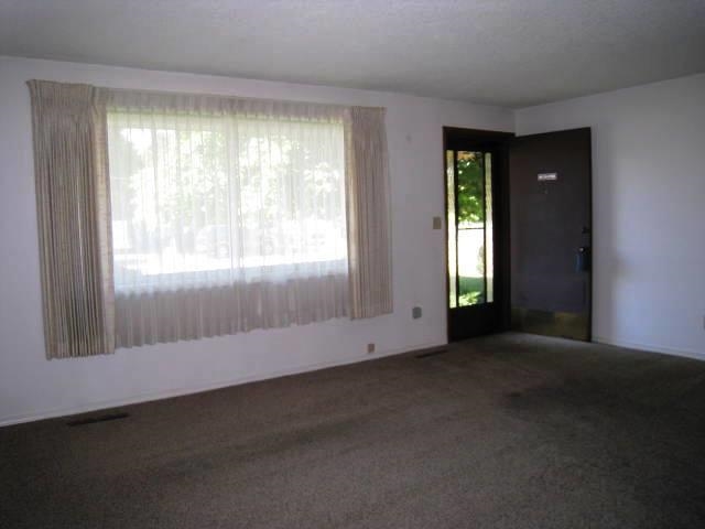 8621 E Knox Ave - Photo 4