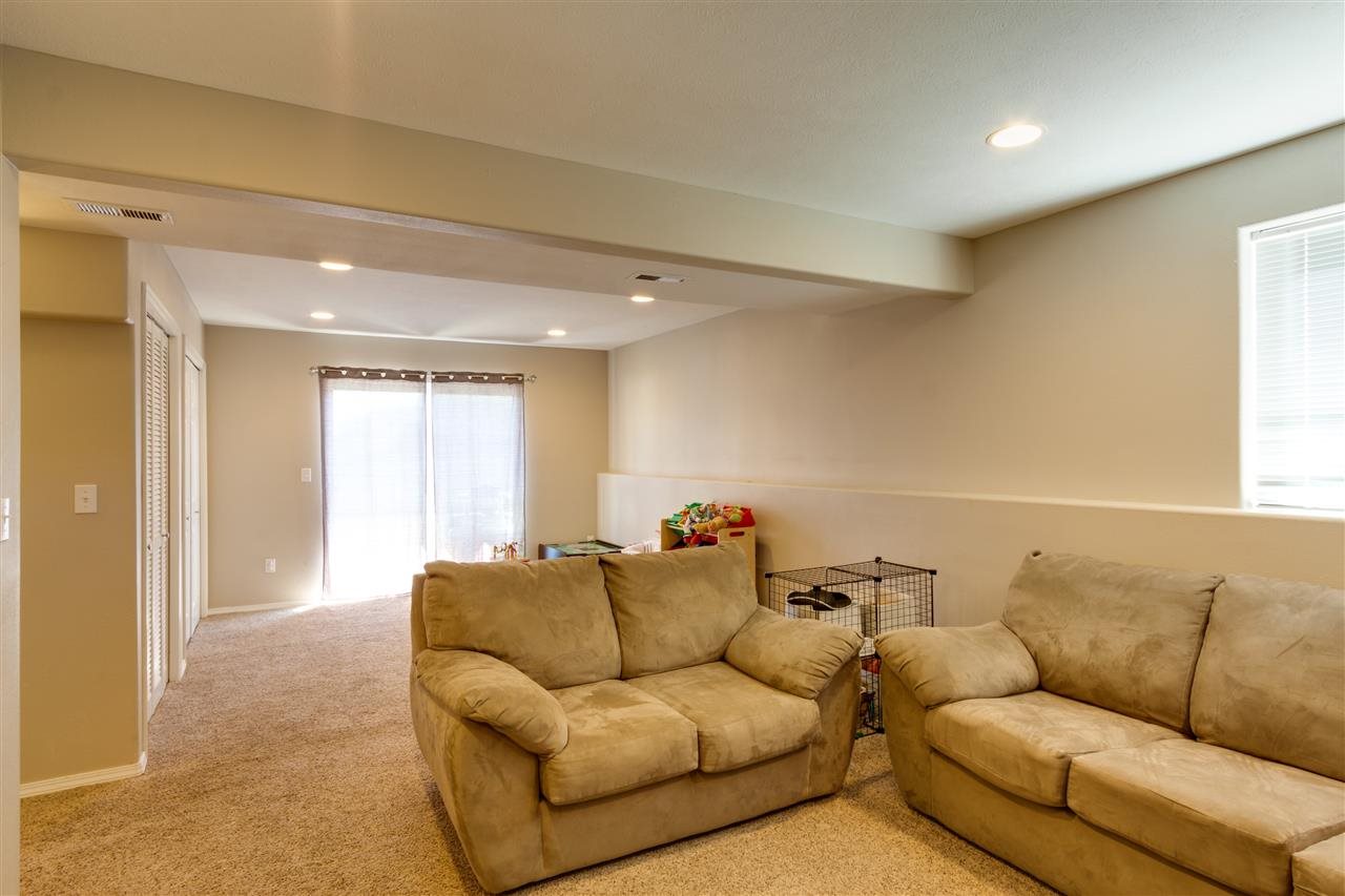 9004 N Oak St - Photo 10