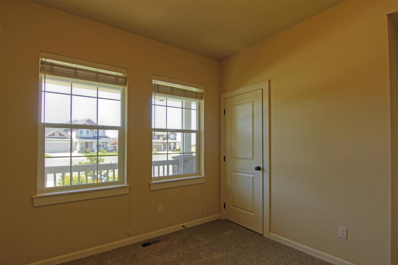 5503 S Oakridge - Photo 4