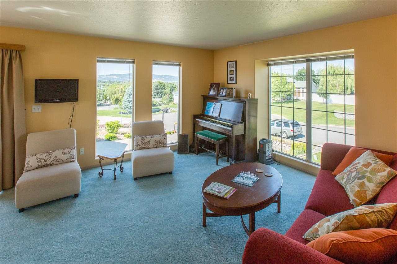 1020 S Marigold Ct - Photo 4