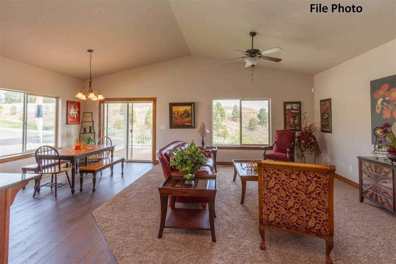 1513 McKenzie River St - Photo 3