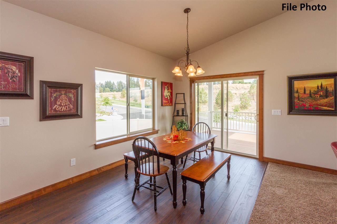 1513 McKenzie River St - Photo 6