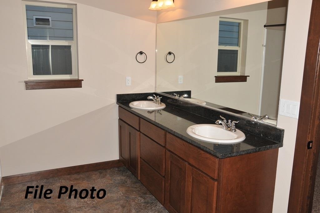 1513 McKenzie River St - Photo 8