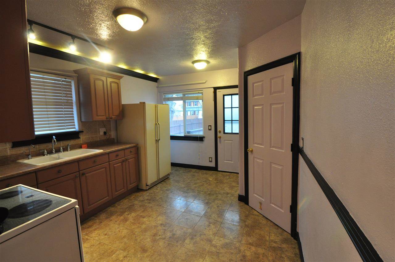 2403 W Sharp - Photo 19