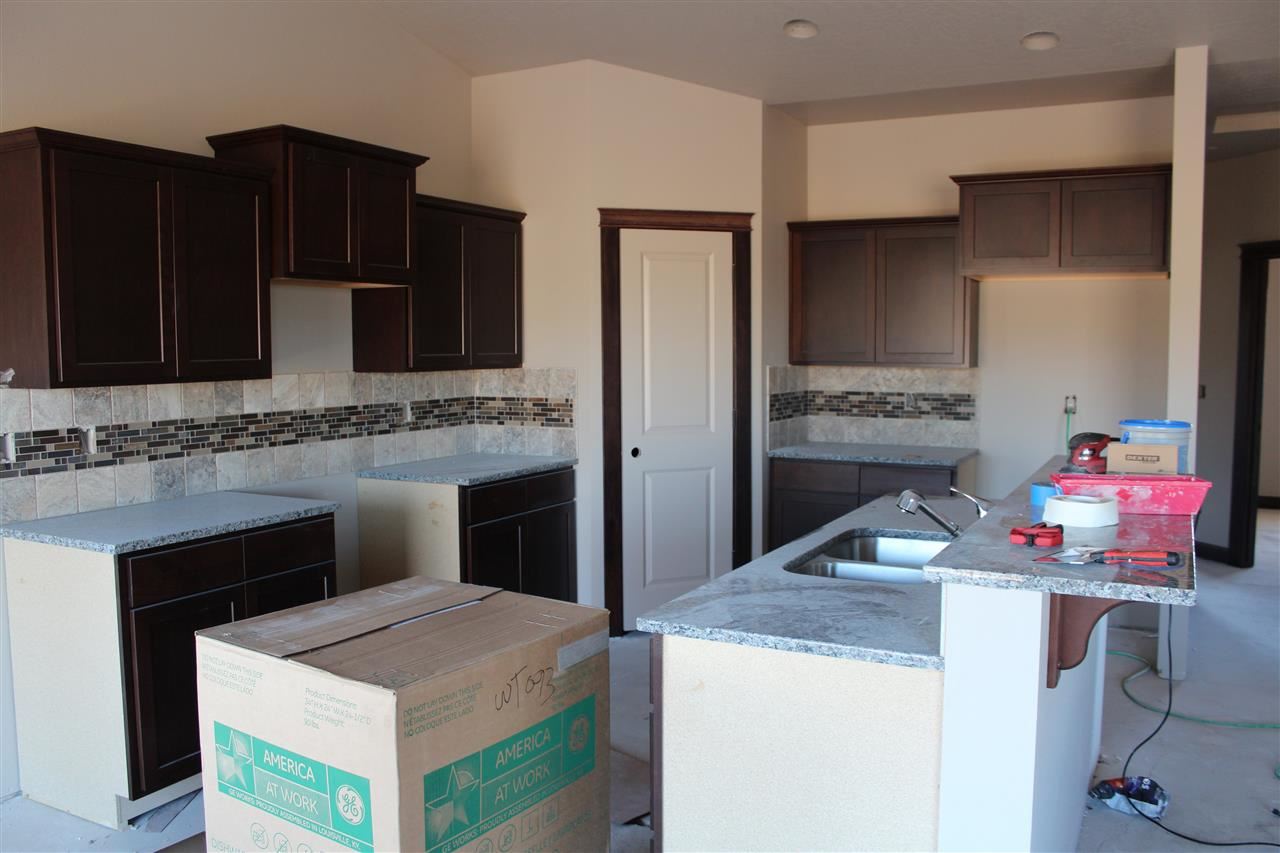 7807 S Fruitvale - Photo 3