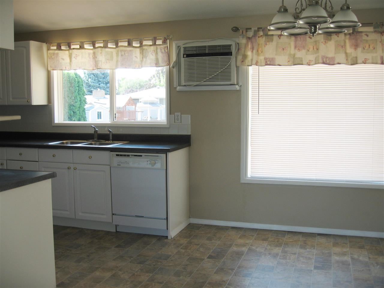 10510 E Balfour Ct - Photo 3