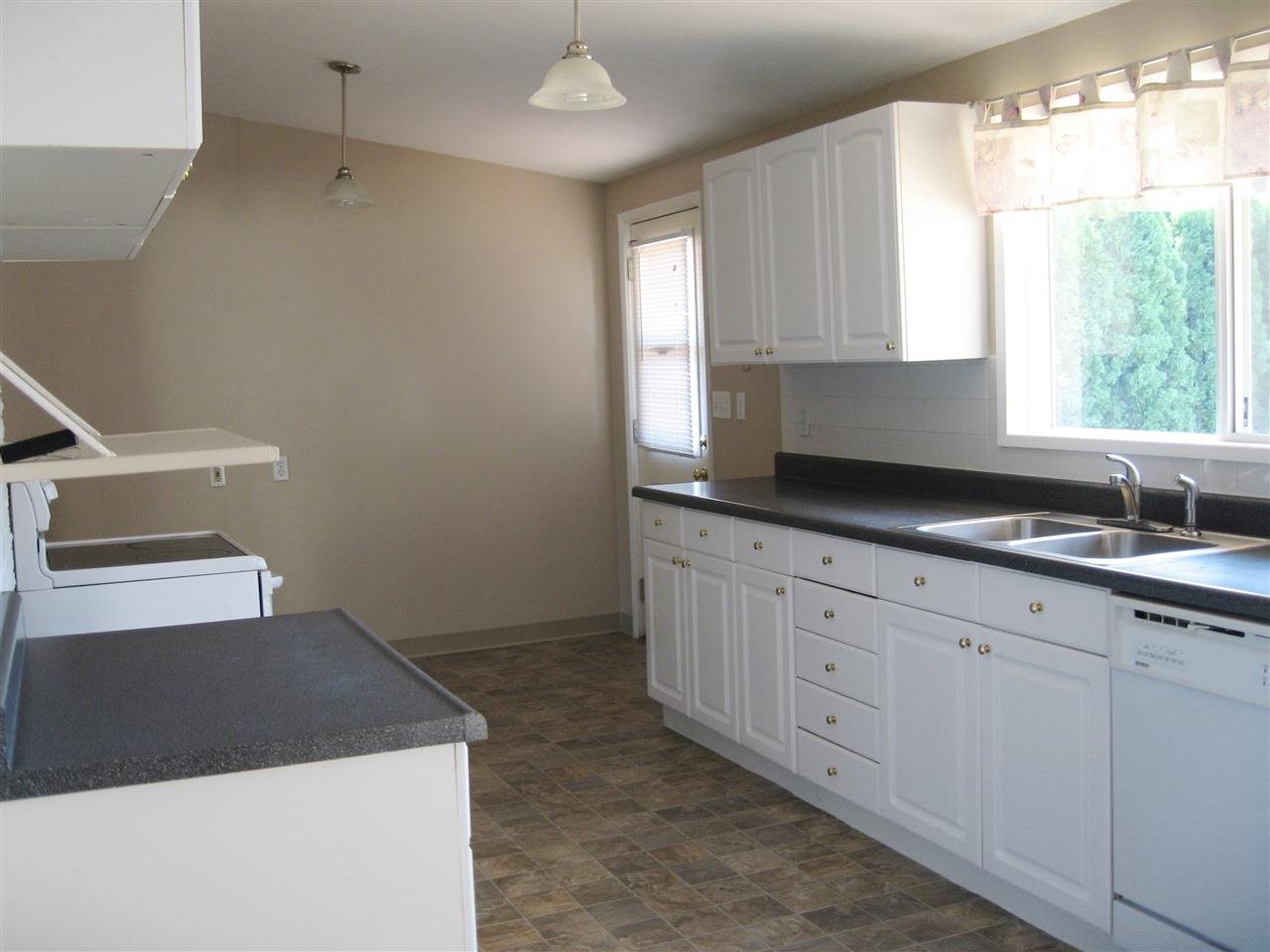 10510 E Balfour Ct - Photo 4