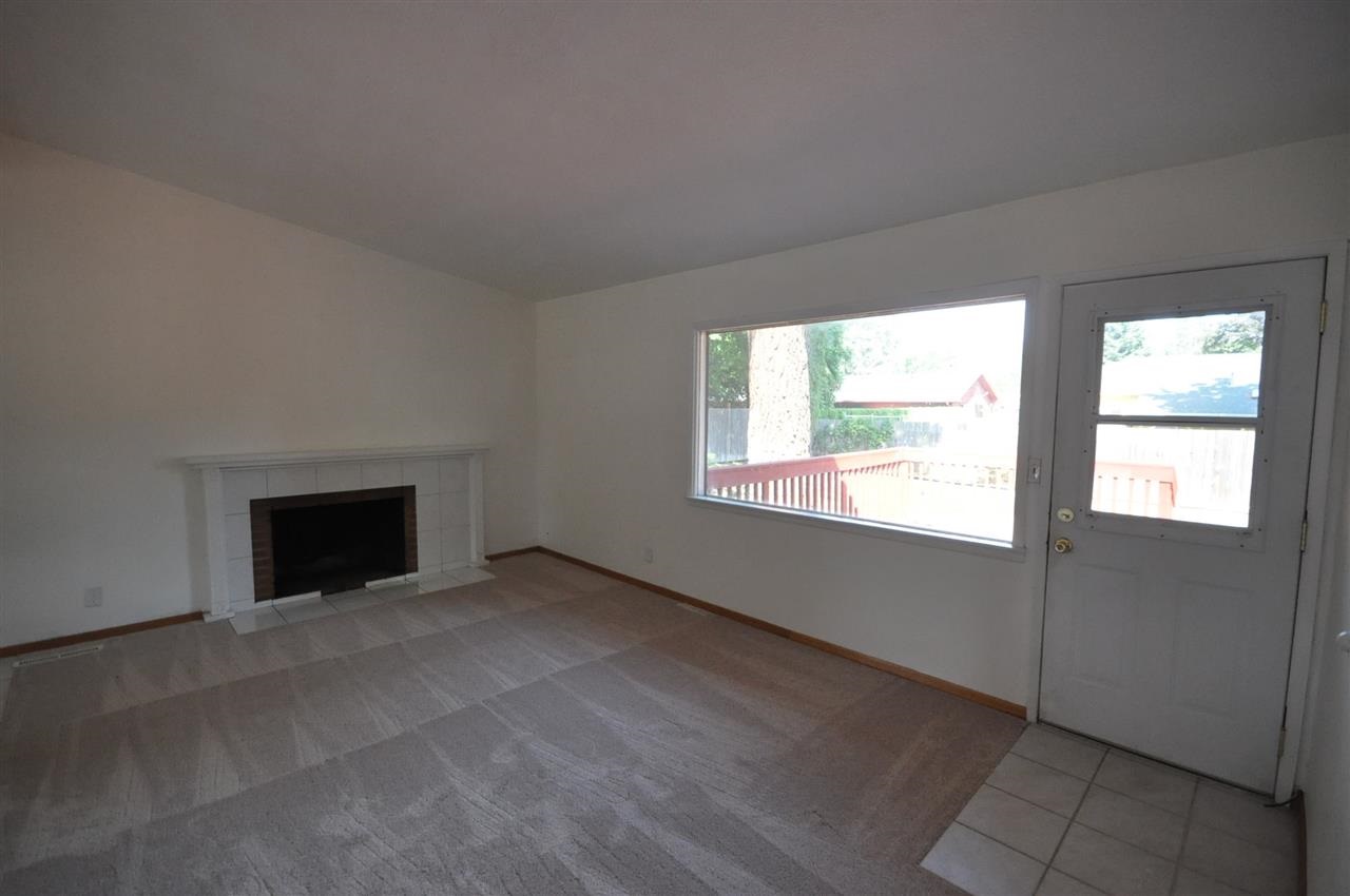 6722 N POST St - Photo 3