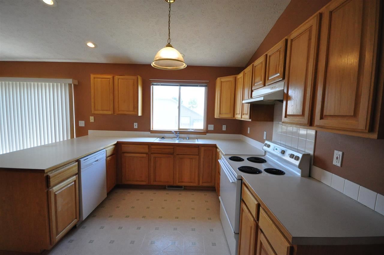 2303 Lilac Ct - Photo 5