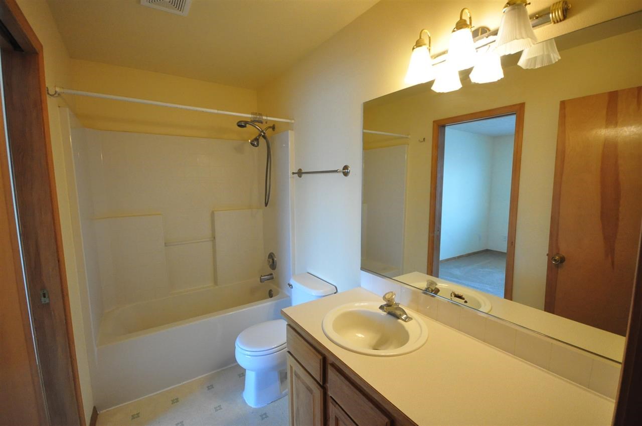 2303 Lilac Ct - Photo 6