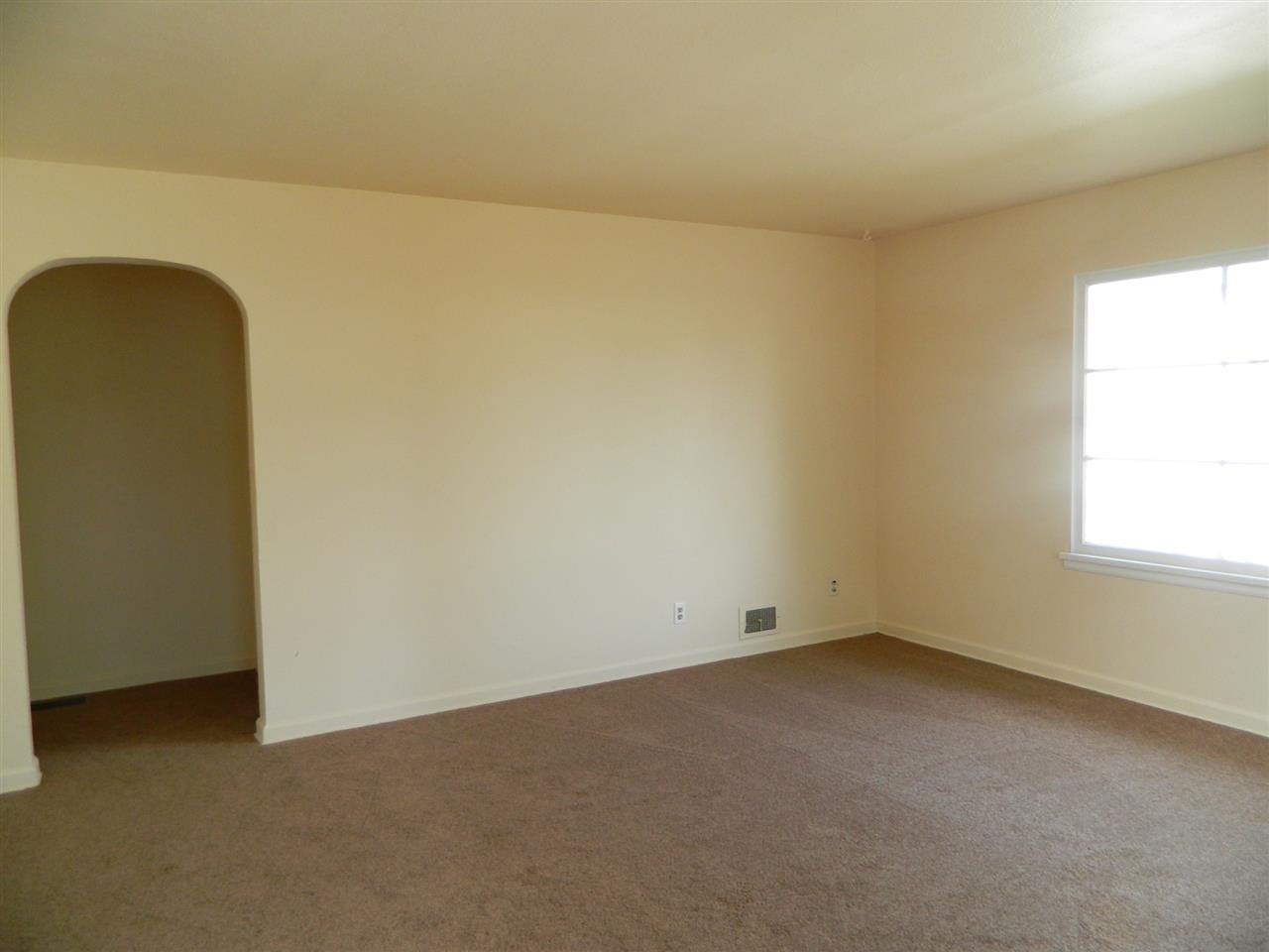 1207 E Glass Ave - Photo 3