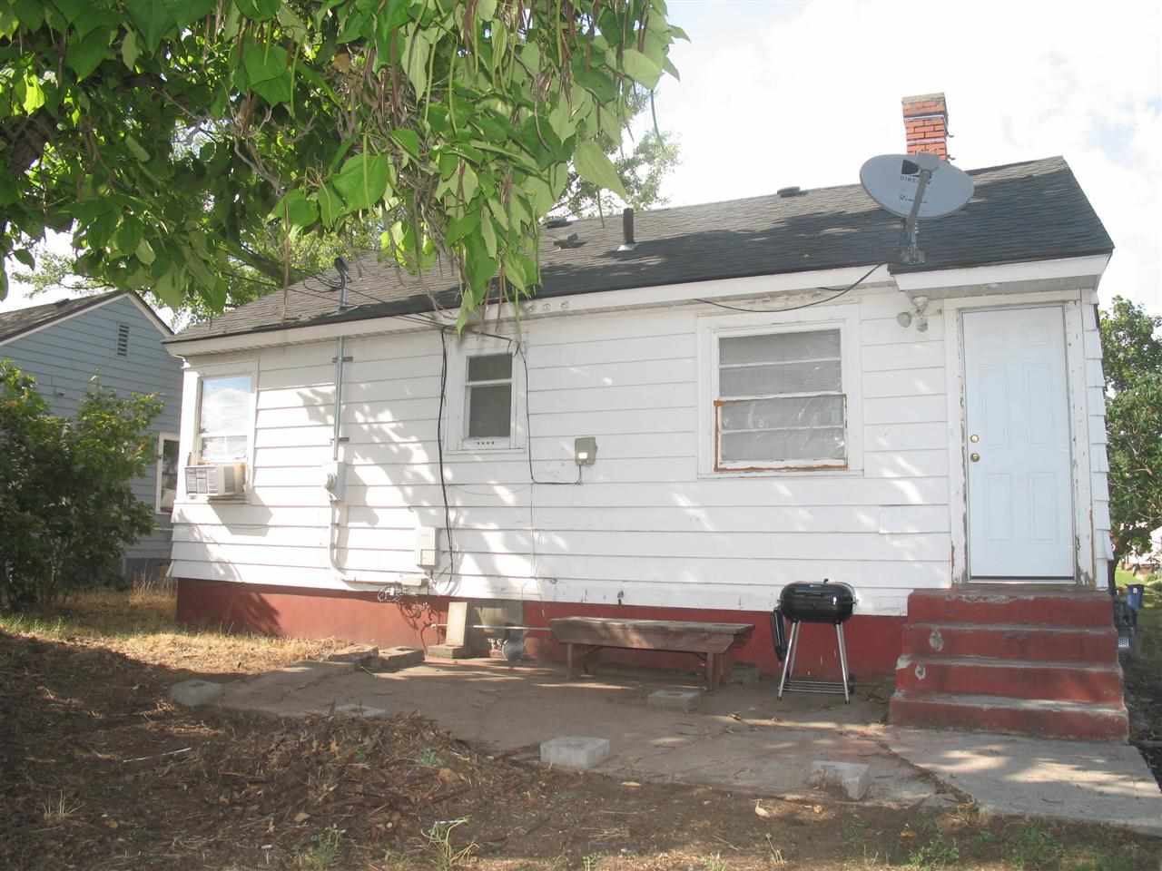 1634 E Broad - Photo 14