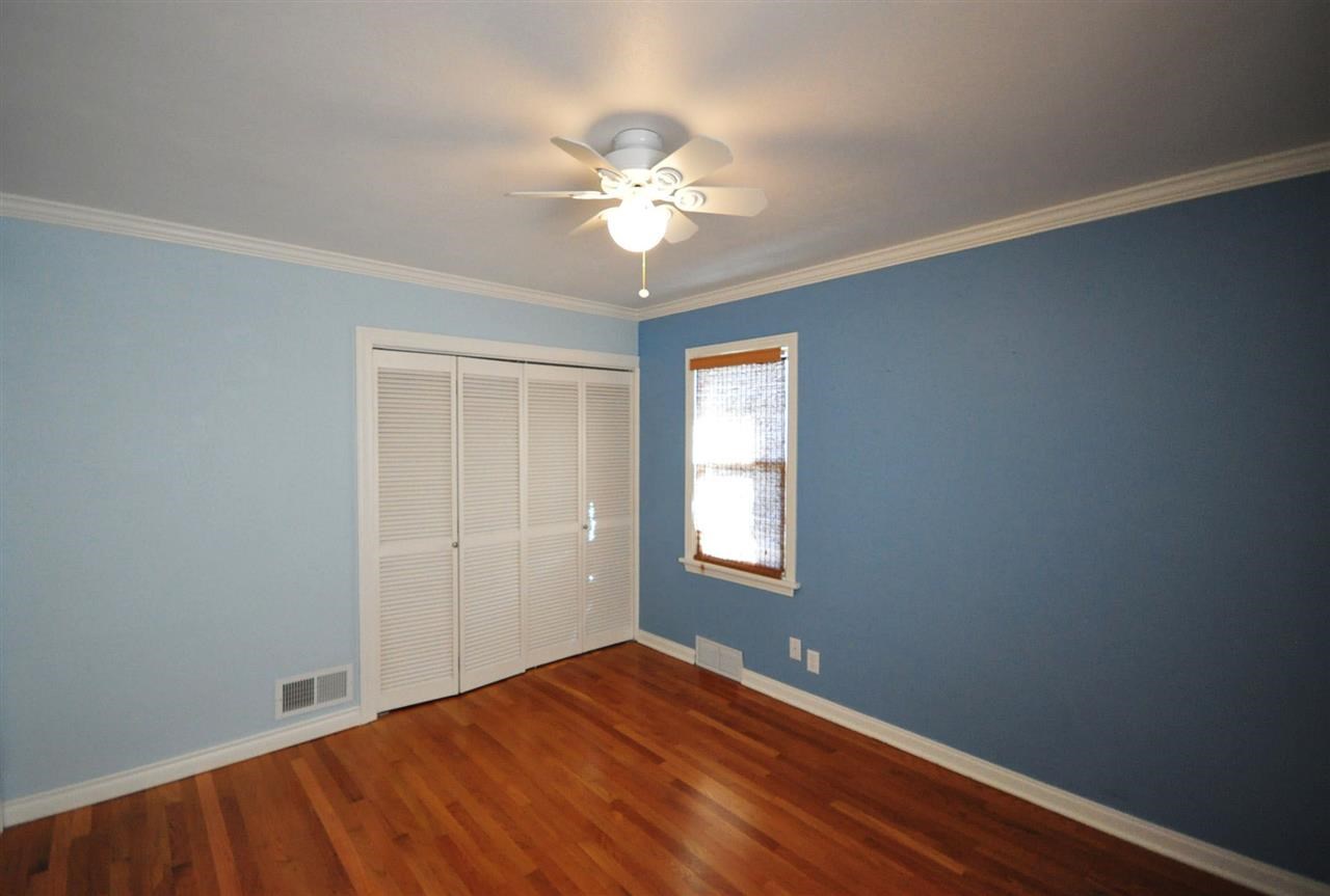 915 W 29th - Photo 11
