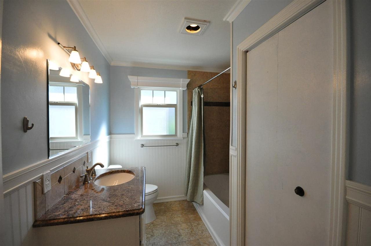 915 W 29th - Photo 12