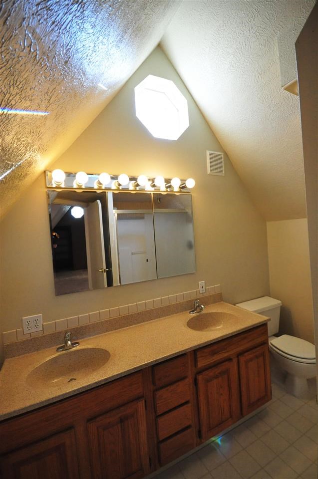 915 W 29th - Photo 16