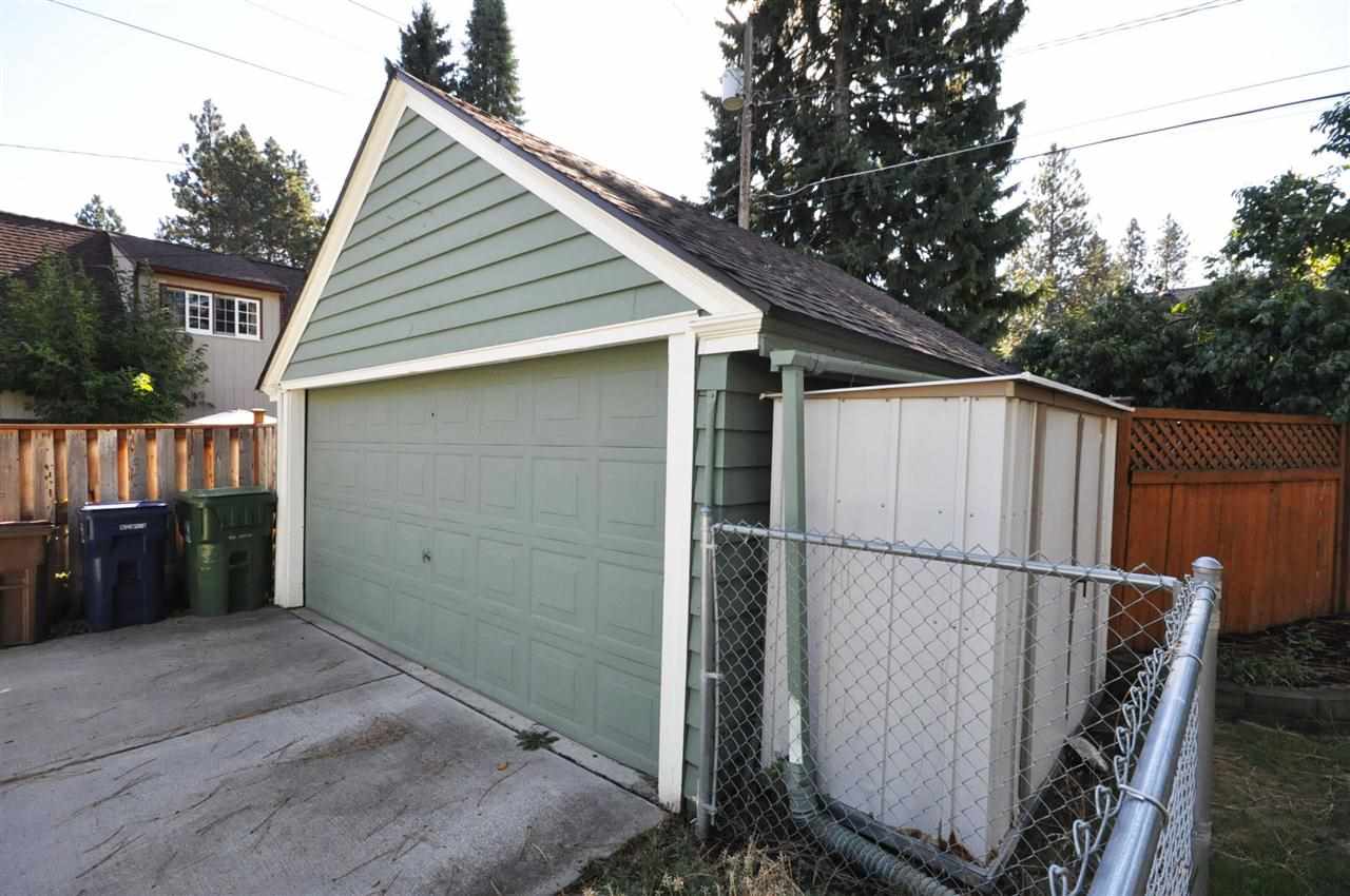 915 W 29th - Photo 20