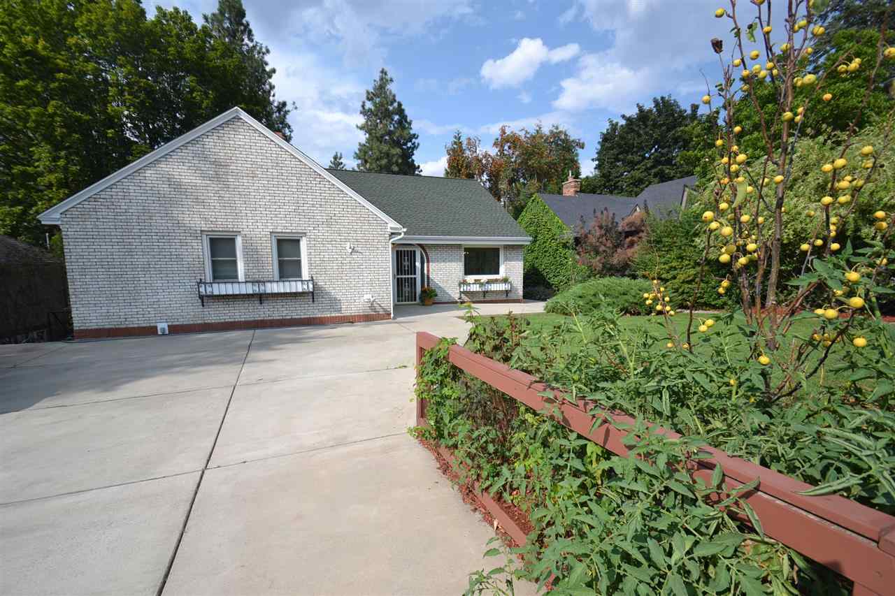 1407 E 18TH Ave - Photo 2