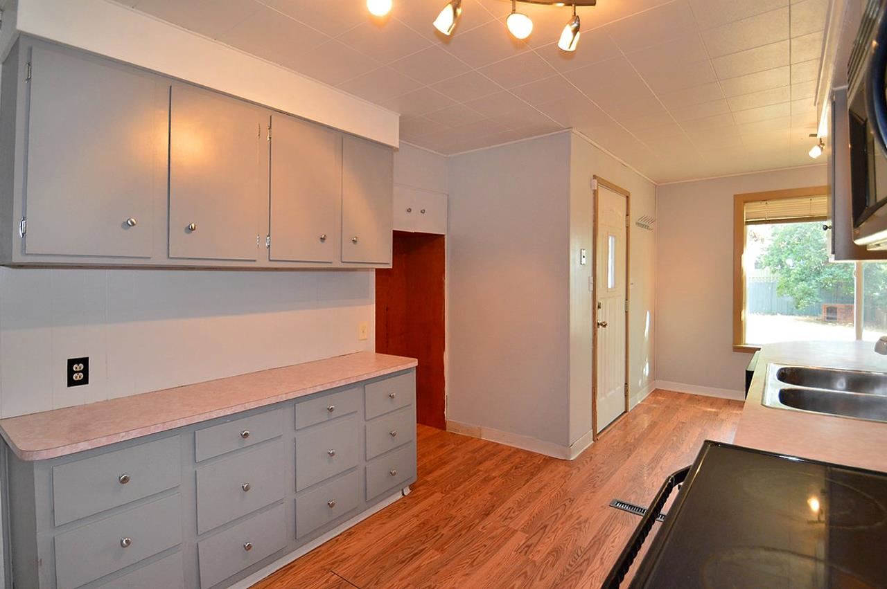 832 E 32ND - Photo 9