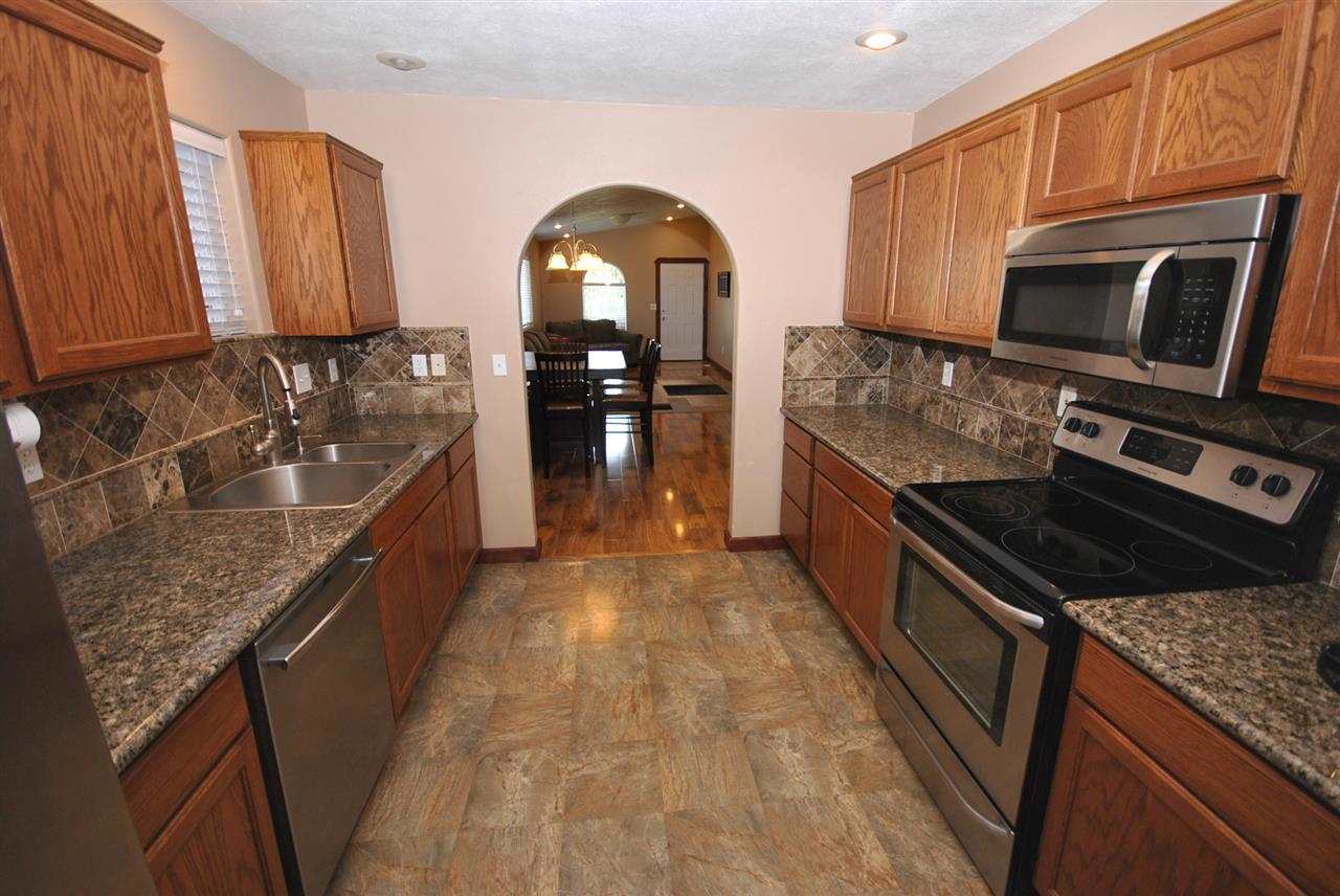 2821 N ALTAMONT - Photo 11