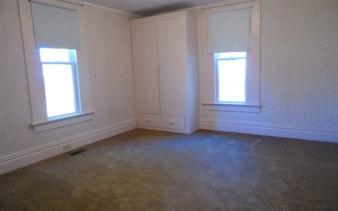 501 W 2nd St - Photo 11
