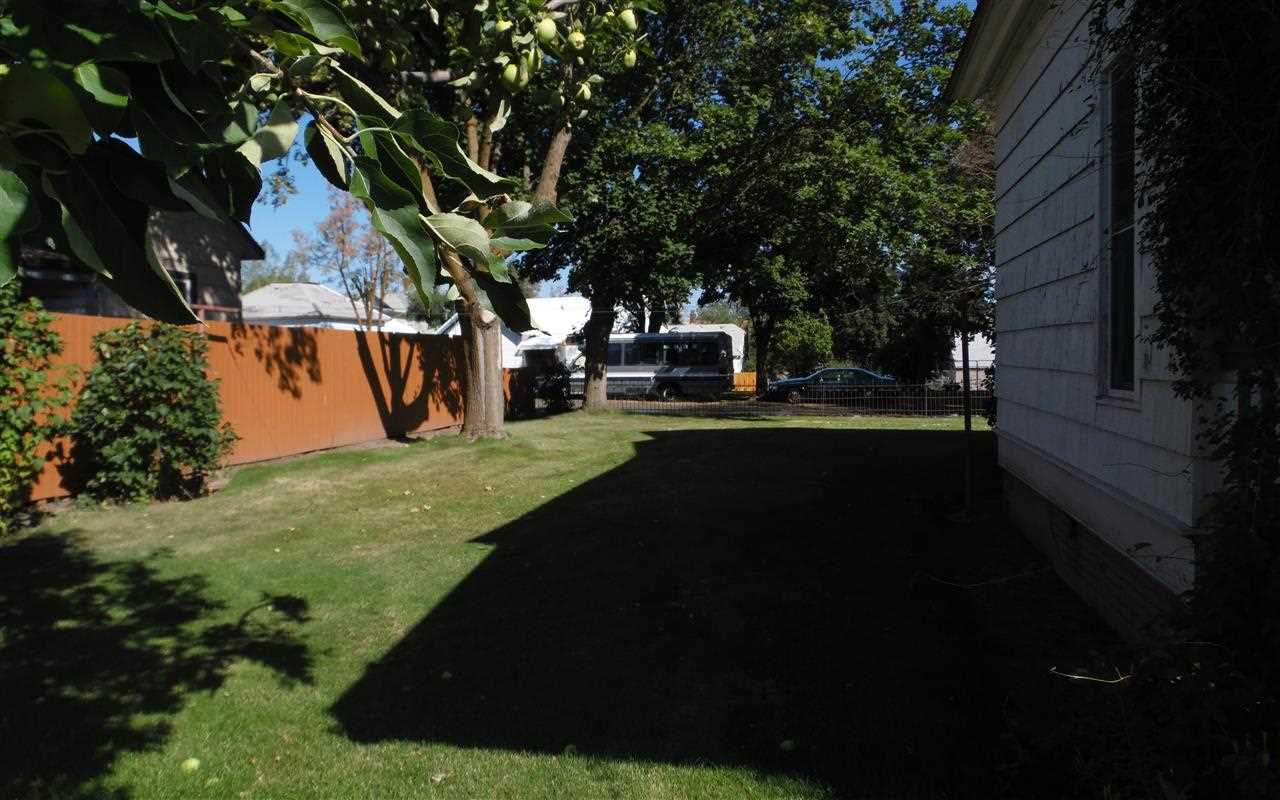 501 W 2nd St - Photo 18
