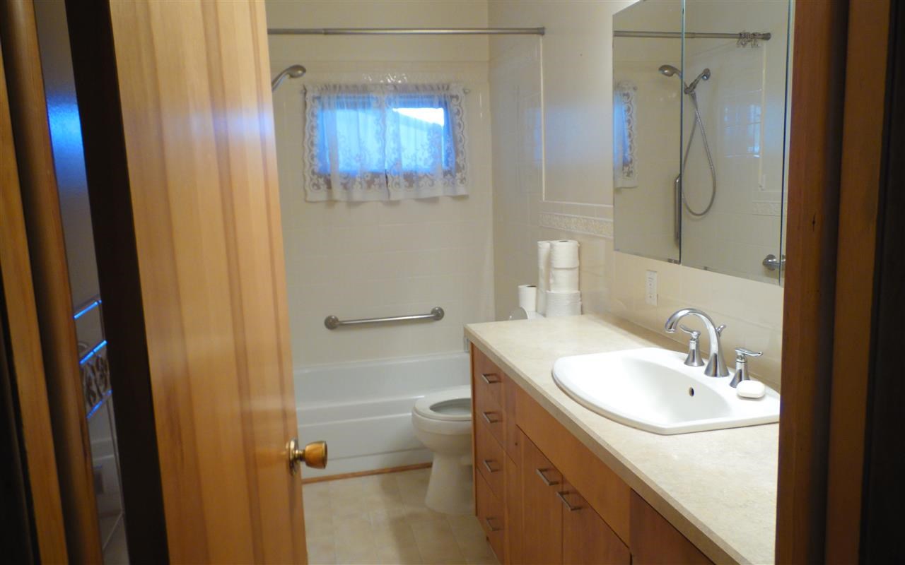 501 W 2nd St - Photo 4