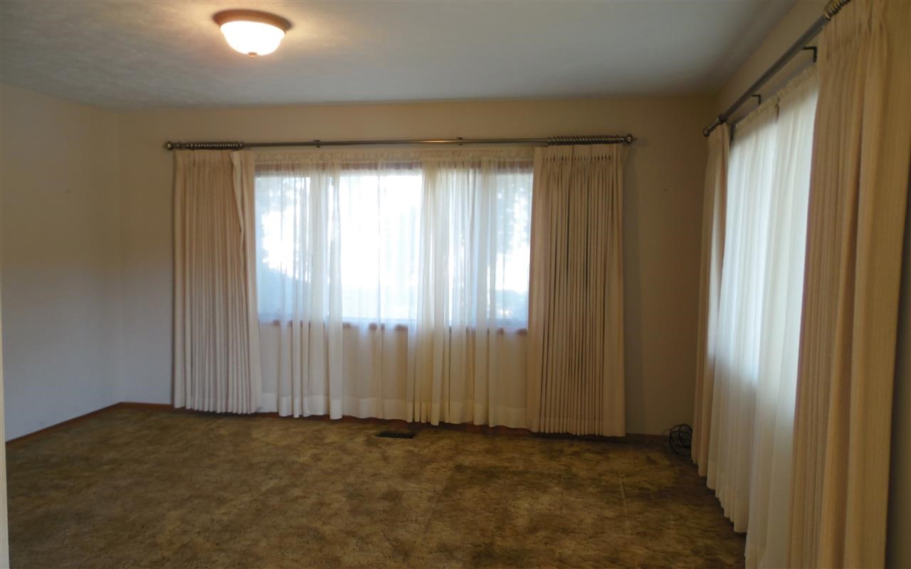 501 W 2nd St - Photo 7