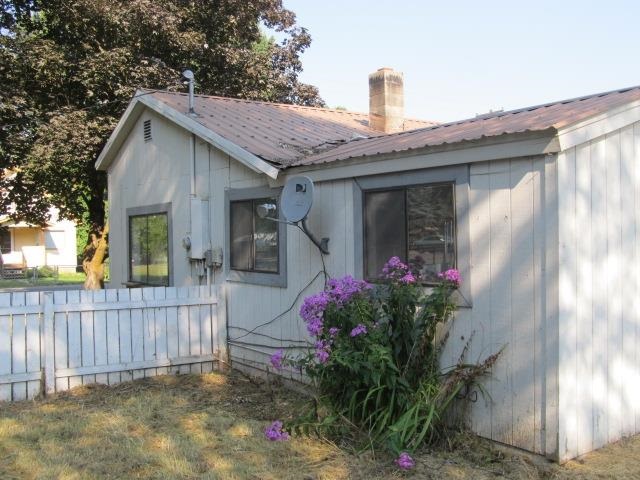 820 N Lincoln St - Photo 1