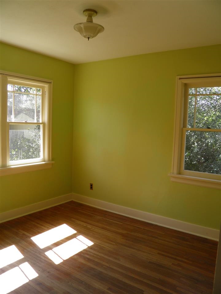 2527 N Normandie St - Photo 17