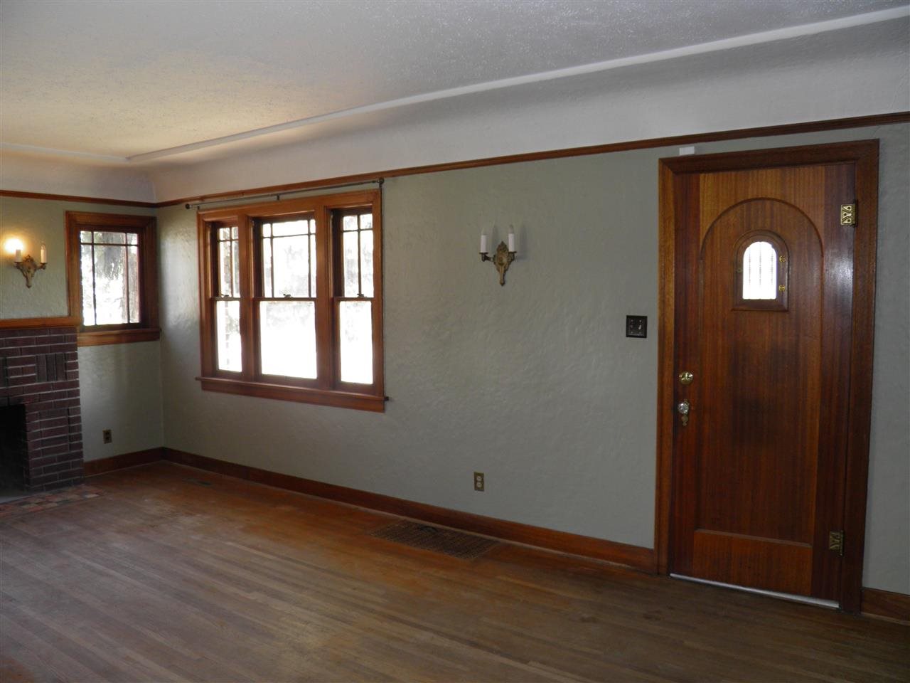 2527 N Normandie St - Photo 9