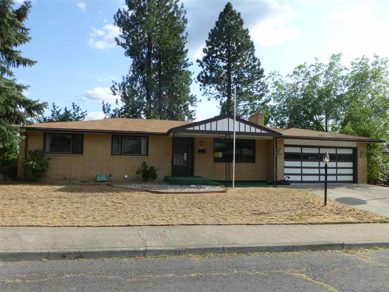 3327 W Bruce Ave - Photo 1