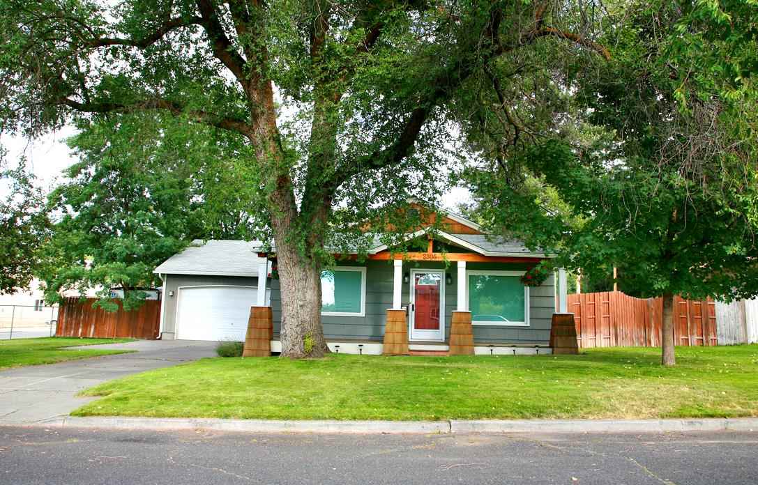 2305 S Rebecca St - Photo 2