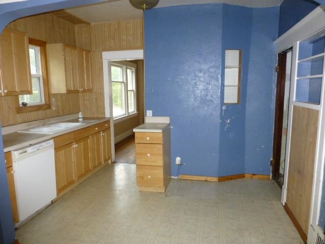 820 E 9th Ave - Photo 11