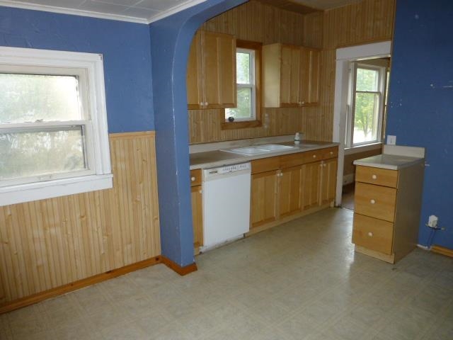820 E 9th Ave - Photo 10