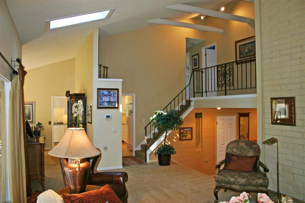 1203 W Cherrywood Ct - Photo 3