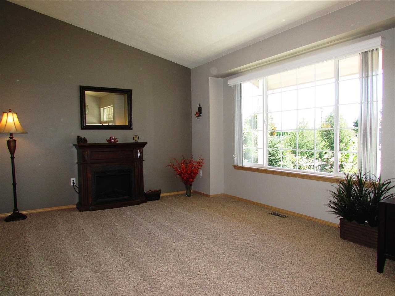 19121 E Baldwin Ln - Photo 4