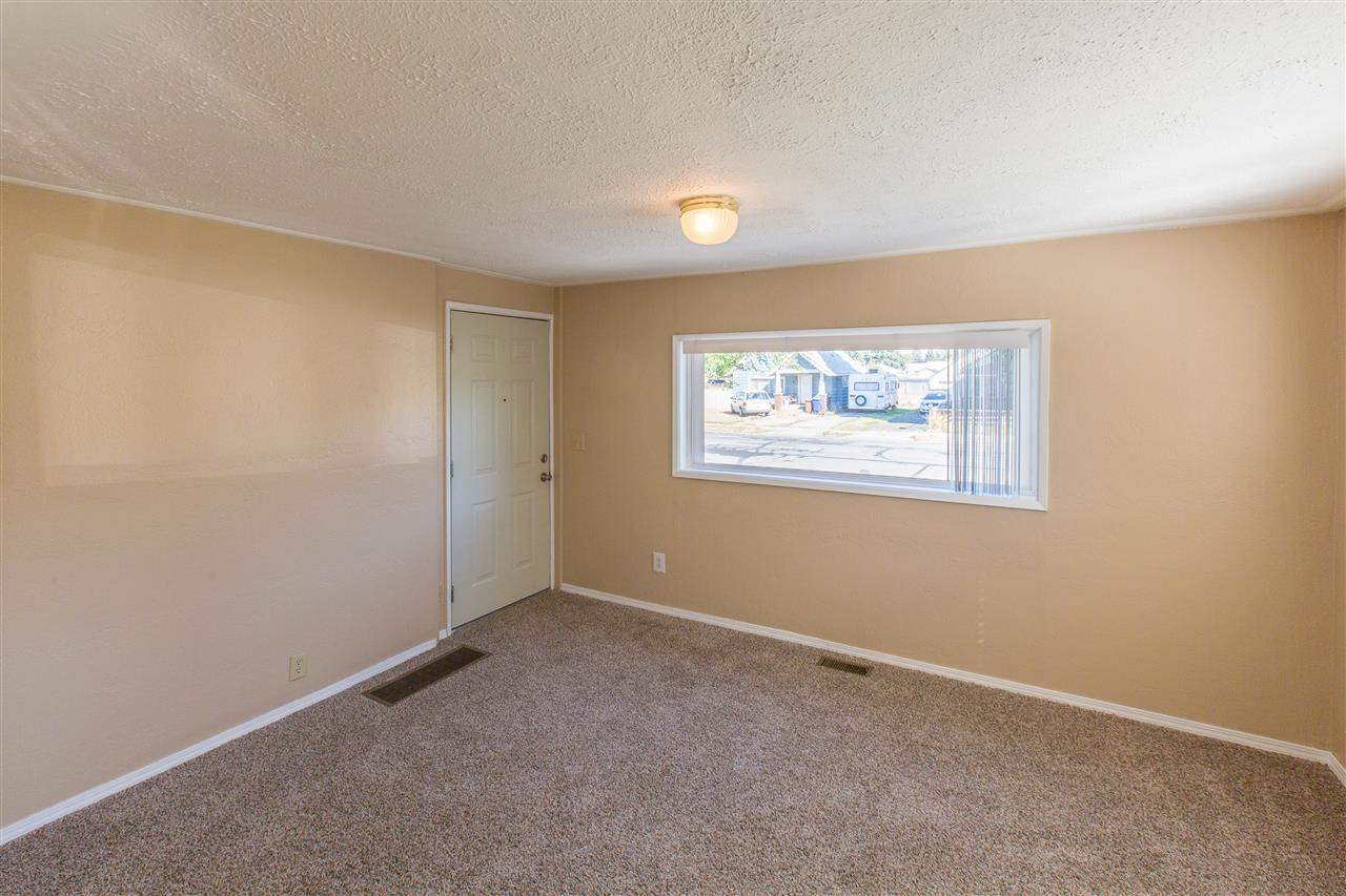 2214 E Rowan Ave - Photo 3