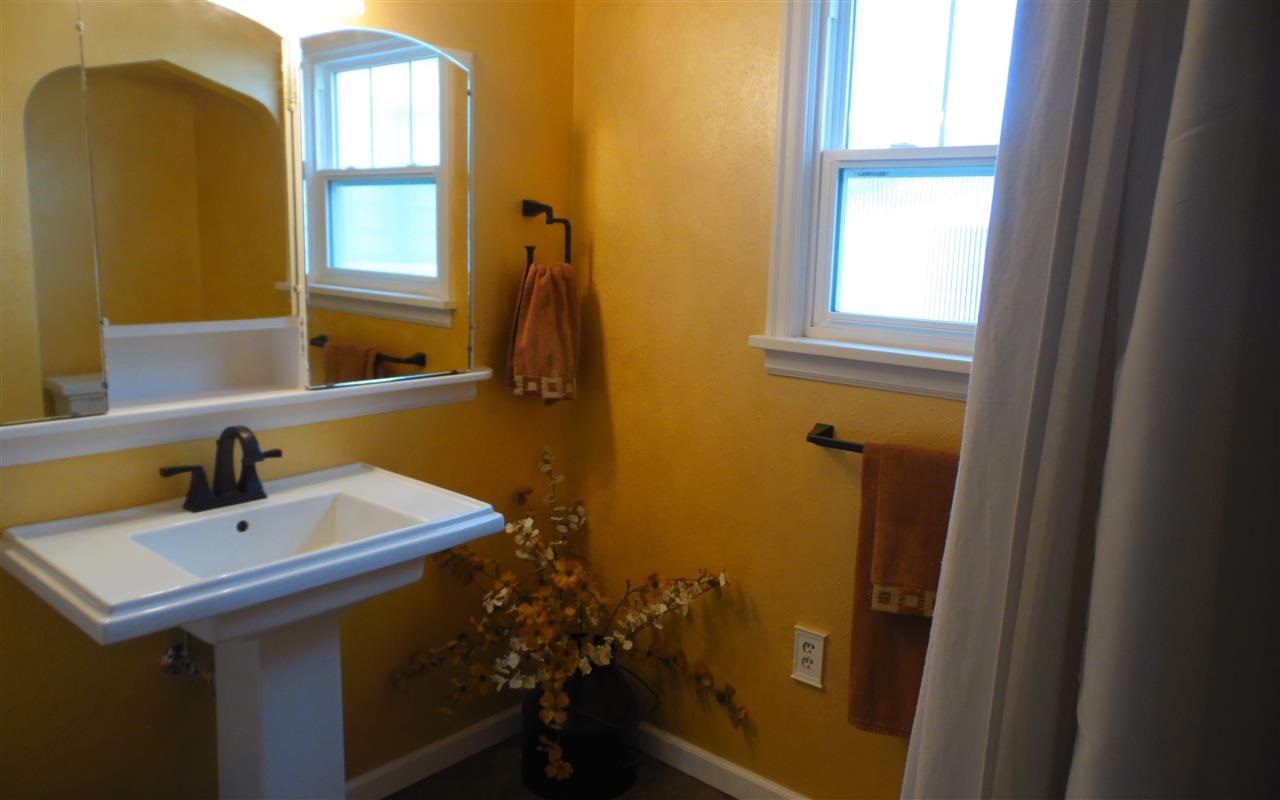 206 E 7th Ave - Photo 3