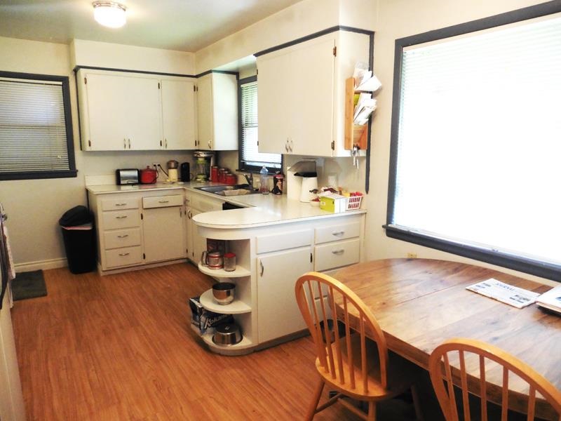 3710 N Oak St - Photo 3