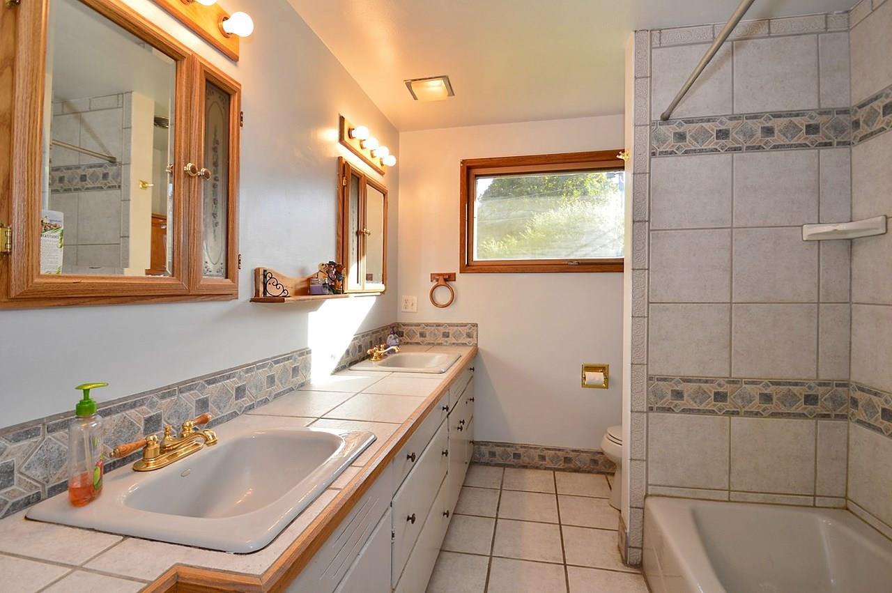 12714 E Blossey Ave - Photo 12