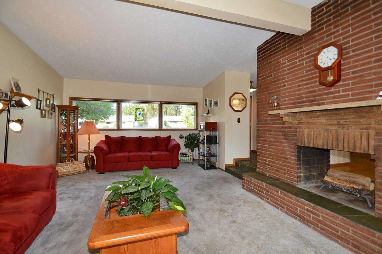 12714 E Blossey Ave - Photo 4